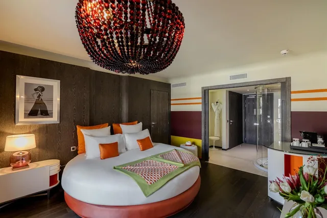 Room, Round Bed, Queen Bed, Patio, Terrace, Paris Saint Tropez 3/4