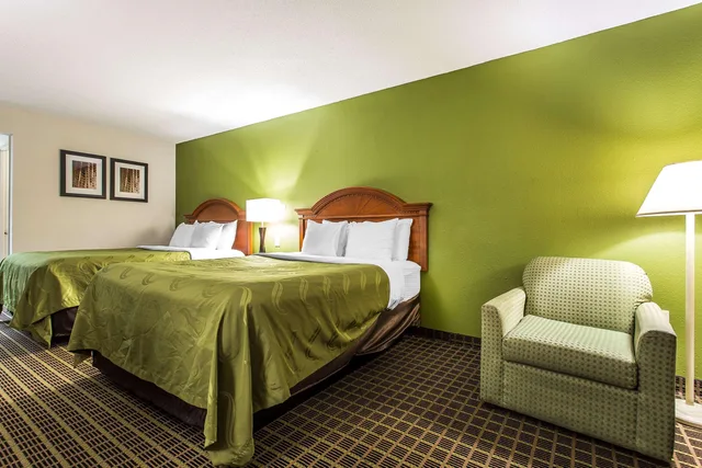 غرفة بسريرين كوين للمدخنين، Quality Inn & Suites Orangeburg 6/7