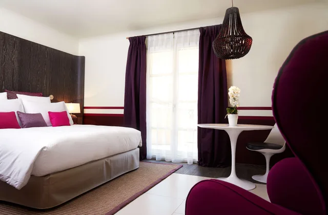 Village, Suite, King Bed, Paris Saint Tropez 6/10