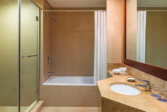 جناح بزنس بسريرين كوين بشرفة، Four Points by Sheraton Sheikh Zayed Road 3/4