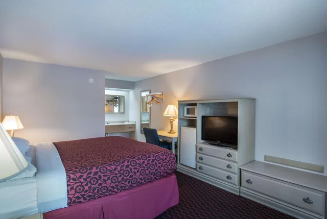 1 King Bed - Mobil Access Tub Nsmk Micfridg، Motel6 London, KY 8/10