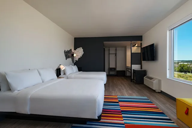 جناح بسريرين كوين، Aloft San Antonio UTSA Area 1/3