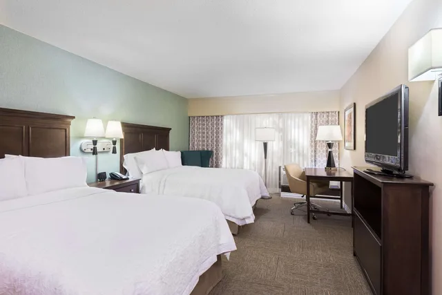 غرفة قياسية بسريرين مزدوجين، Hampton Inn White Plains Tarrytown 1/3