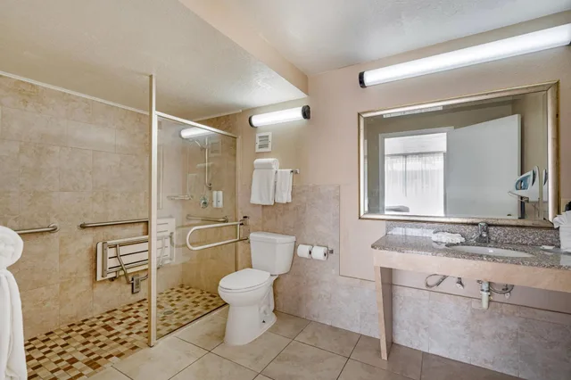 Upgrade, Suite, Multiple Beds، Quality Inn & Suites Conference Center 3/3