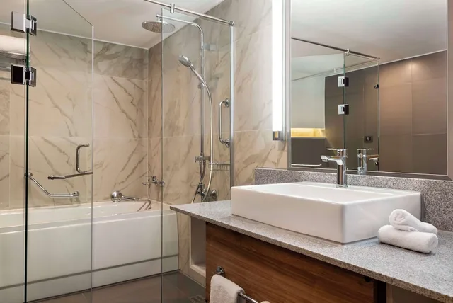 شقة بسريرين كينج بإطلالة على المسبح بغرفتي نوم، Radisson Residences Cairo Heliopolis 2/3
