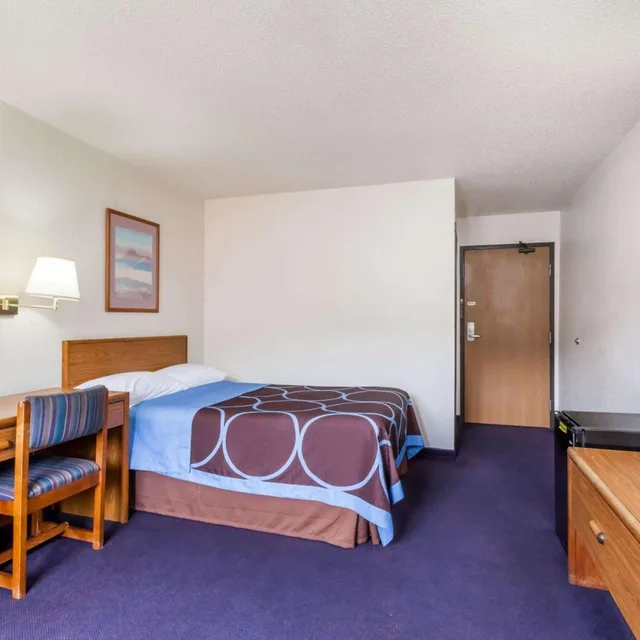 غرفة قياسية بسرير مزدوج، Super 8 by Wyndham Sidney NY 2/5