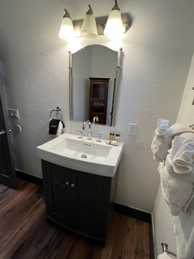 جناح سوبيريور بسرير كينج، Heavenly Inn Lake Tahoe 7/8