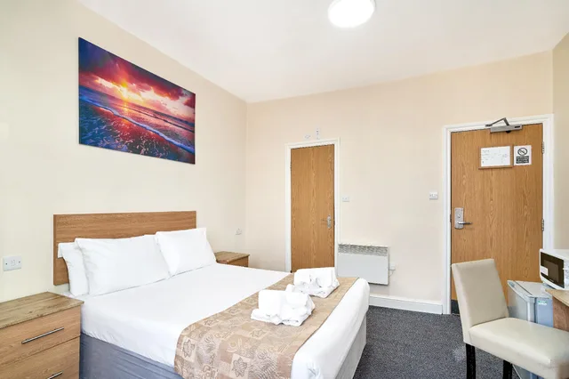 Standard, Quadruple, Britannia Inn Hotel Ilford 1/1