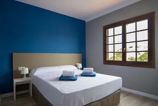 شقة بثلاثة أسرّة بشرفة بـ3 غرف نوم مع أريكة في الطابق الأرضي، Nelva Resort 1/2