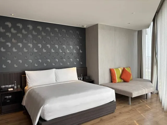Premium, King Bed, City View, Discovery SCBD 1/5