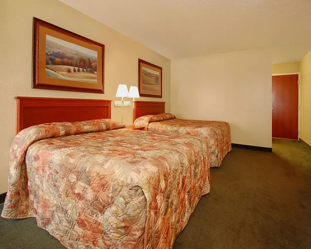 غرفة بسريرين كوين لذوي الإعاقة، Econo Lodge Inn & Suites Kearney South 2/2