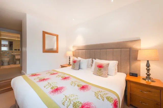 2 Bedrooms, Classic, Apartment, Double and Twin Beds, Partial View, 2 Bathrooms، Highland Apartments By Mansley 2/8