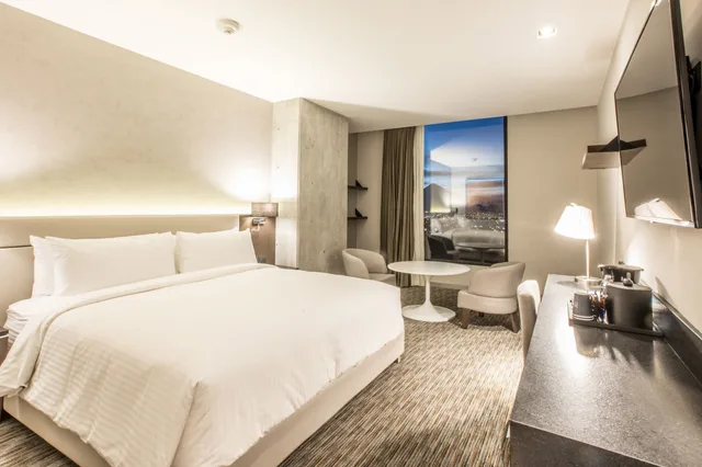 غرفة تقليدية بسرير كينج بإطلالة، Four Points By Sheraton Puebla 3/7