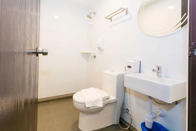 Deluxe, King Bed, Queen Bed, Icon Hotel 5/5