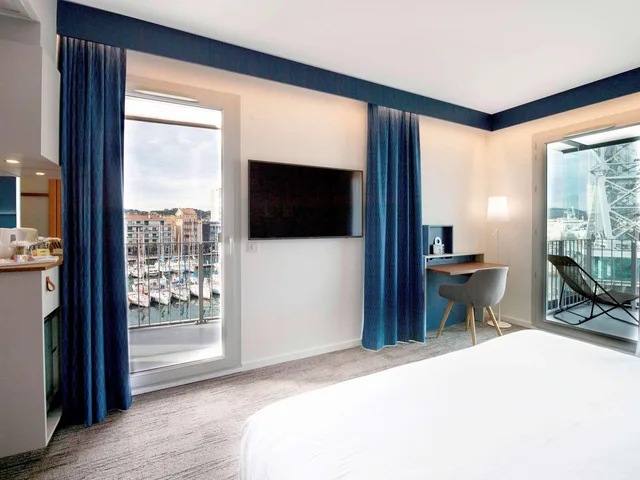 غرفة بريفيليج بانورامية بسرير مزدوج بإطلالة على البحر بشرفة، Hotel Mercure Toulon La Seyne-Sur-Mer 3/3
