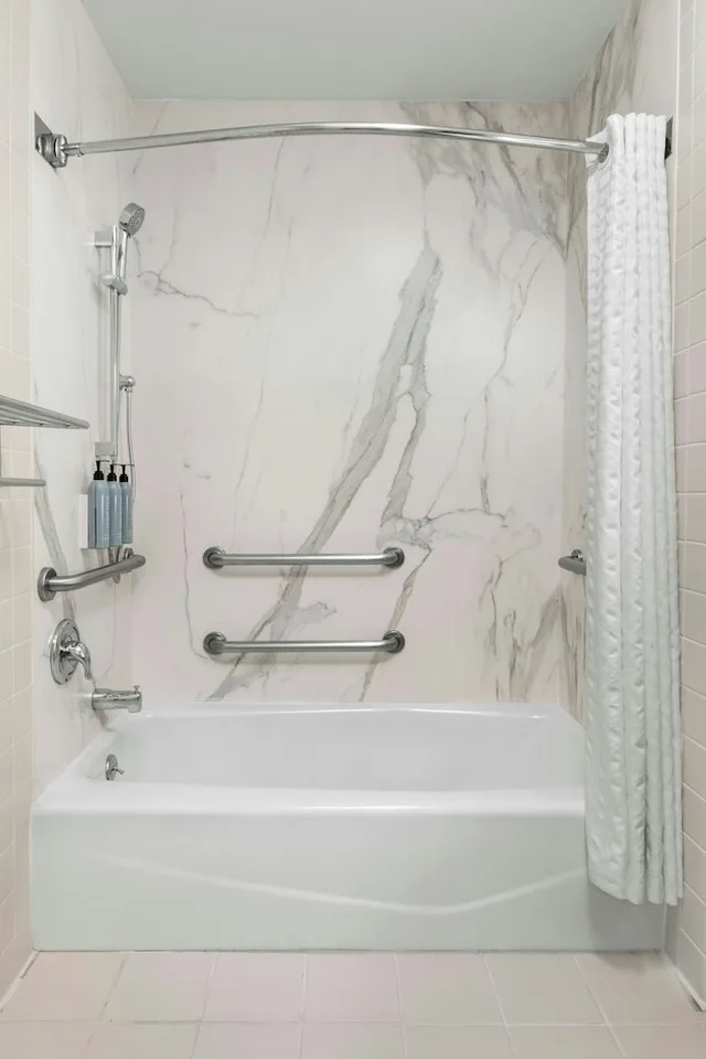 1 Bedroom, Suite, Queen Bed, Sofa, Accessible, Courtyard San Francisco Fisherman S Wharf 2/2