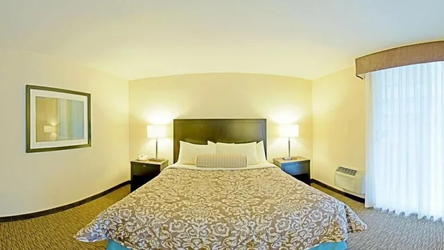 غرفة بسرير كوين، Royal Palace Westwood 2/5