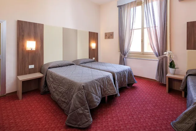 غرفة اقتصادية ثلاثية، Hotel Arno Bellariva 5/8