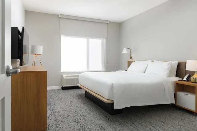 جناح بسرير كينج بغرفة نوم واحدة مع أريكة لذوي الإعاقة، TownePlace Suites Chattanooga South/East Ridge 1/4