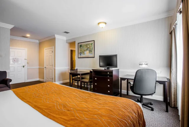 غرفة قياسية بسرير كينج، Comfort Inn & Suites Plattsburgh - Morrisonville 8/9