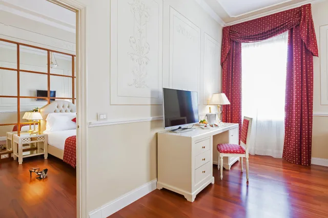 جناح، Radisson Blu Ghr Hotel Rome 2/3