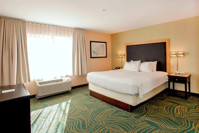 جناح بسرير كينج، SPRINGHILL SUITES PUEBLO DOWNTOWN 2/5