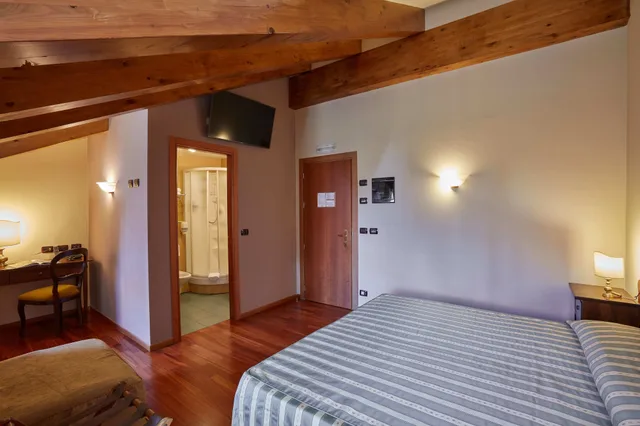 غرفة ثلاثية بسرير كوين وسرير فردي، Hotel Liberty 7/10
