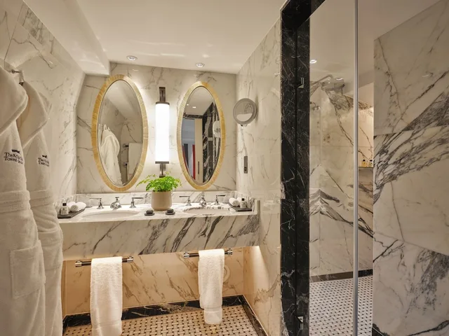 لوفت بسريرين كينج، The Mayfair Townhouse – an Iconic Luxury Hotel 3/3
