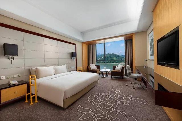 غرفة قياسية بسرير كينج لذوي الإعاقة، CROWNE PLAZA YICHANG 1/5