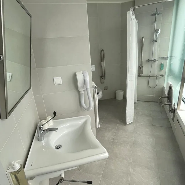 Room, Double Bed, Accessible, easyHotel Lisbon 4/5