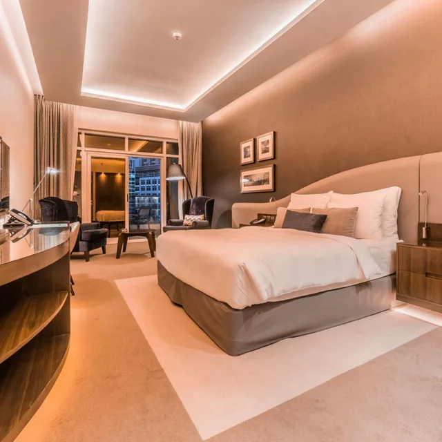 غرفة تنفيذية بسرير مزدوج مع دخول الصالة، Radisson Blu Hotel Dubai Waterfront 1/10
