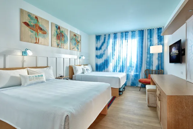 غرفة قياسية بسريرين كوين بإطلالة على المسبح لذوي الإعاقة، Universal's Endless Summer Resort - Surfside Inn and Suites 1/5