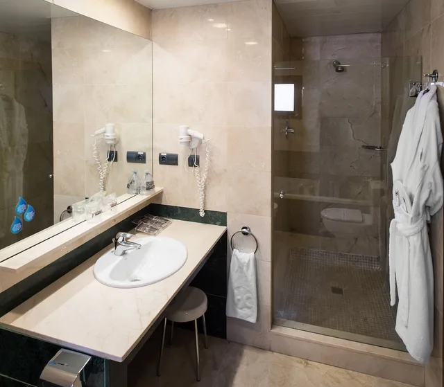 جناح مفرد، Catalonia Born Hotel 3/3