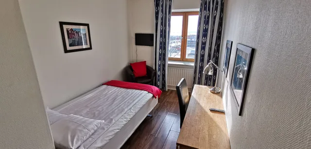 غرفة بسرير مزدوج مفردة بسرير فردي، Hotell Lysekil 6/10