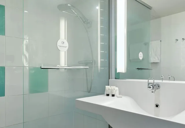 غرفة قياسية بسريرين منفصلين، B&B Hotel Cergy Port 4 Stars 3/3