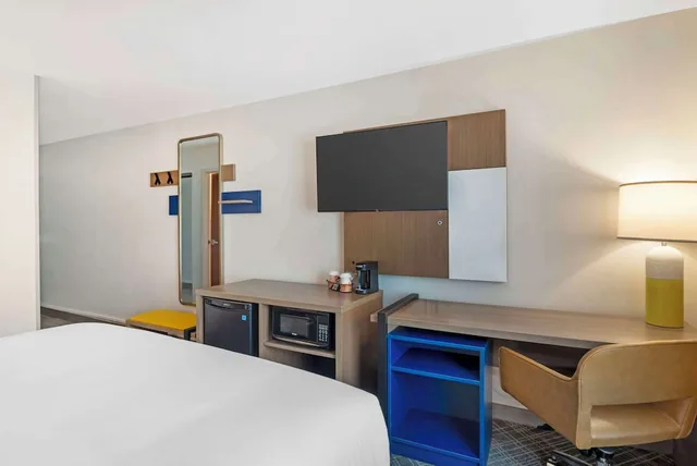 Standard, Queen Bed, Comfort Inn Monticello 3/8