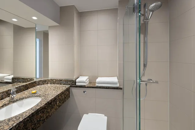 غرفة تنفيذية بسرير كينج مع دخول الصالة، Delta Hotels by Marriott Bristol City Centre 3/4