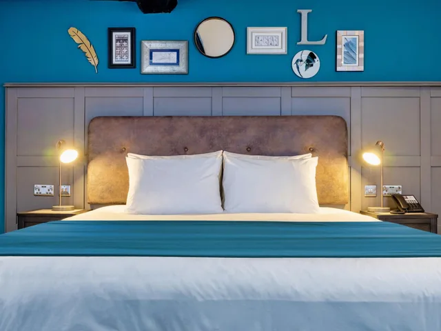 غرفة ديلوكس بسرير مزدوج، CBH The Feathers Hotel & Restaurant 2/3