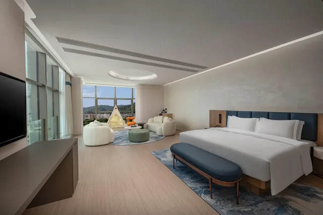 جناح تنفيذي بسرير كينج، Days Hotel by Wyndham Zhuhai Jinwan 1/1