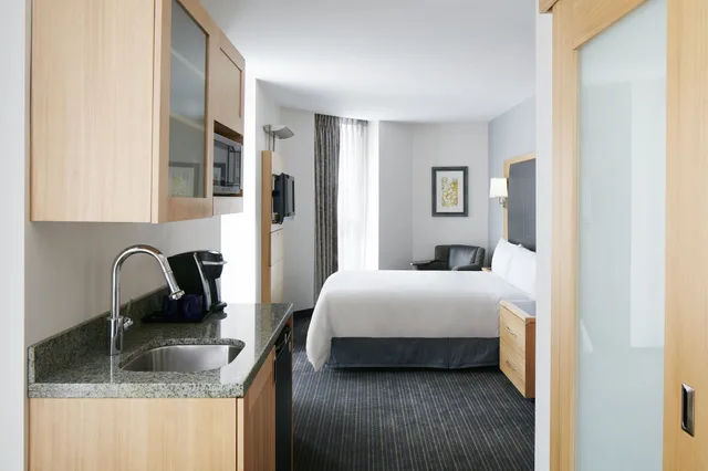 Superior, Queen Bed, World Center Hotel 4/6