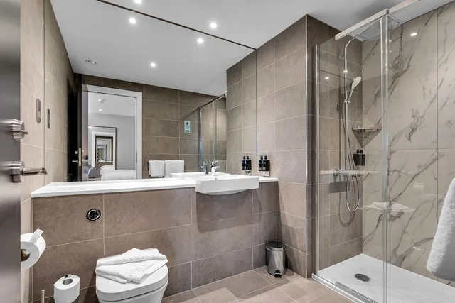 استوديو كبير بسرير كوين، Roomzzz Edinburgh 1/1