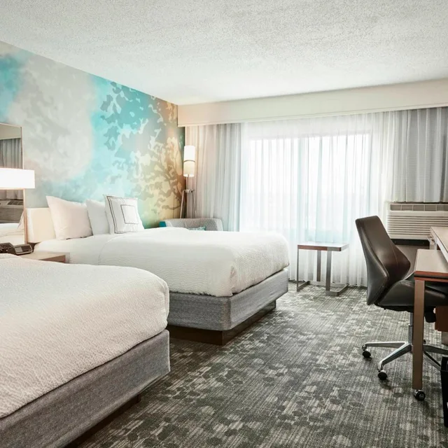Room, Queen Bed, Accessible, Courtyard Cincinnati Airport South Florence 2/4