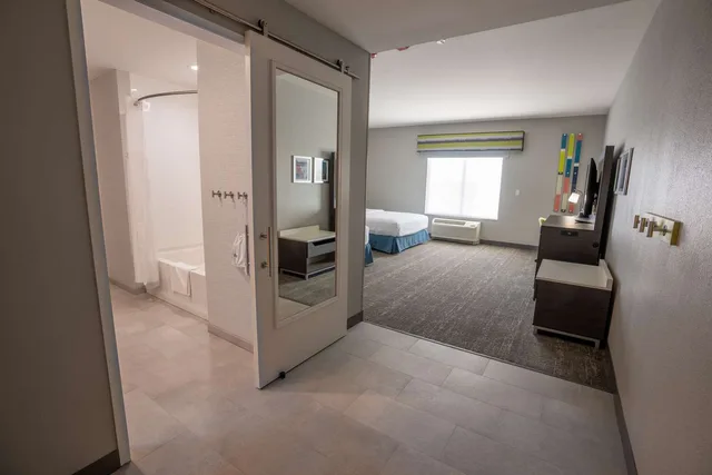 غرفة بسريرين كوين بحوض استحمام لذوي الإعاقة، Hampton Inn Huntley Chicago 5/5
