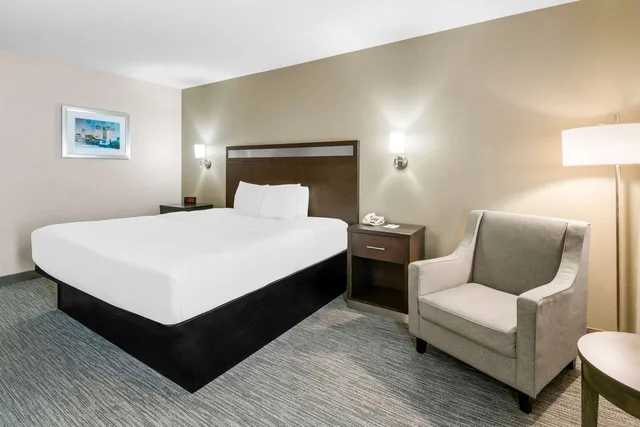 غرفة بسرير كينج لذوي الإعاقة، Best Western Abilene Inn Suites 1/3