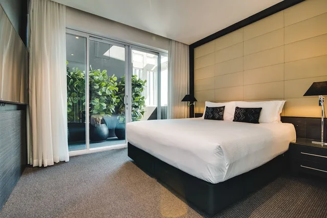 Altitude, Suite, King Bed، The Point Brisbane Hotel 1/4