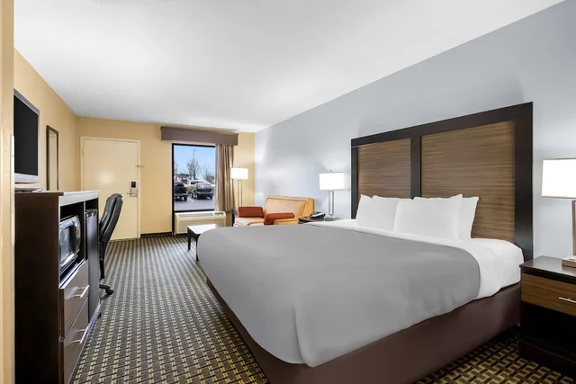 غرفة بسرير كينج، Quality Inn Perry - National Fairgrounds Area 1/8