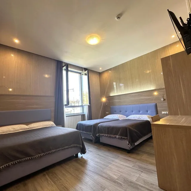غرفة رباعية بسرير فردي، Hotel Midway 1/10