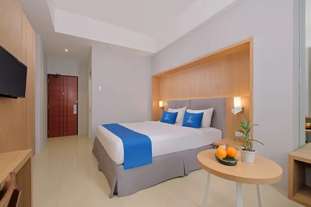 غرفة ديلوكس بسرير كوين، Hotel Laksana Solo Managed by Dafam 3/7