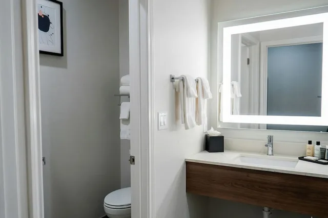 Premium Two Queen Room with Balcony، Hotel Lydia 9/10