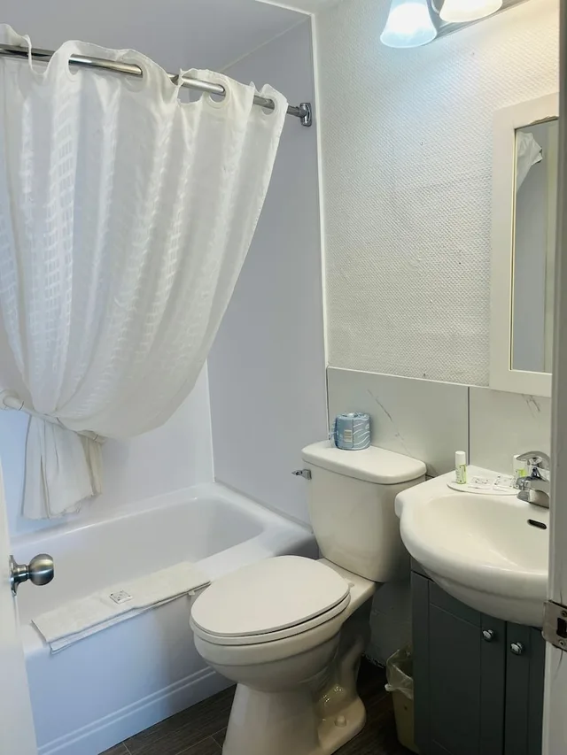 غرفة قياسية بسرير كوين، Travelodge By Wyndham Moose Jaw 3/3